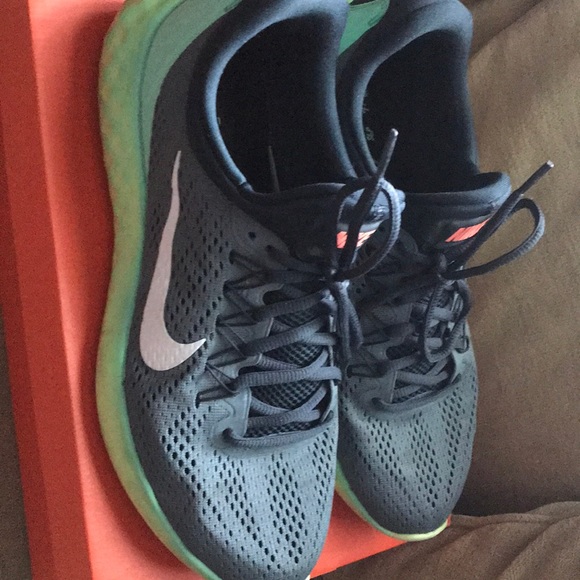 Men Shoes - Picture 3 of 3